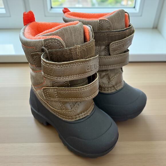New CARTERS Deltha Snow Boots Size 4 Toddler - Picture 1 of 5